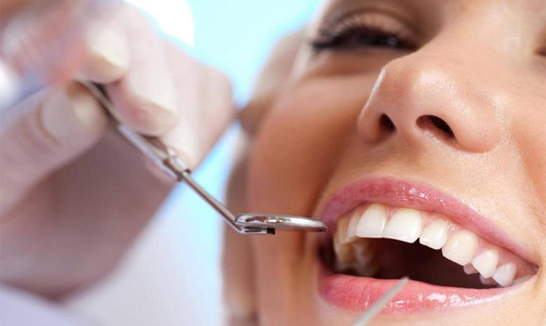 بررسی دلایل بوجود آمدن ترک مویی دندان و نحوه درمان آن